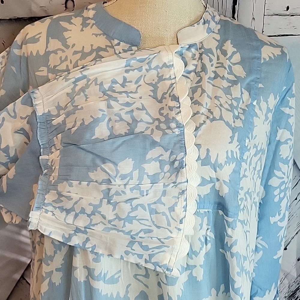 Juliet Dunn Blue and White Floral Mini Dress